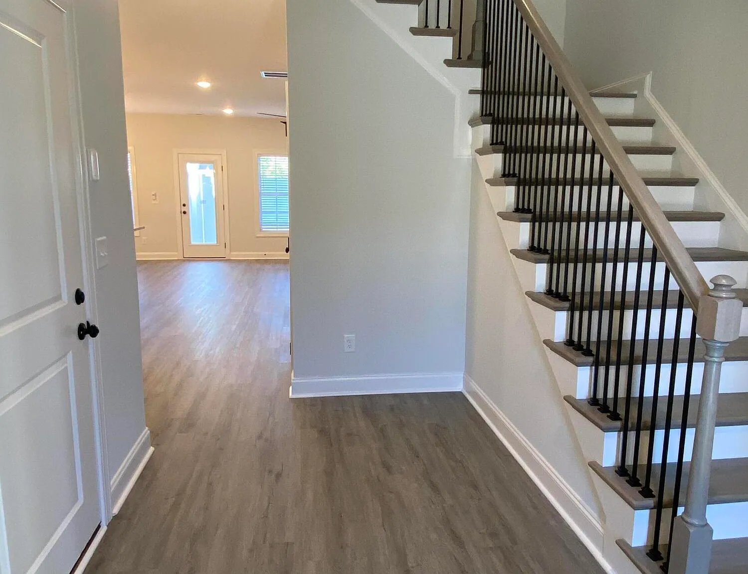 3 bed, 2.5 bath, 1769 sqft, $1,950 — Photo 2