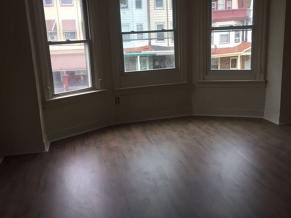 1st image of 17 W Rockland St #2