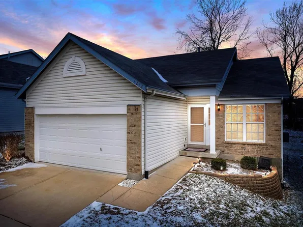 3272 Country Hollow Dr, Saint Louis, MO 63129