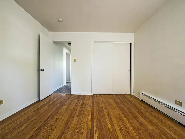 470 Gordon — Photo 6