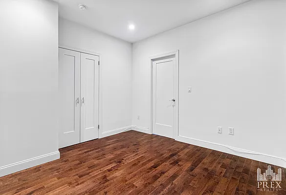 Bedroom, photo 2