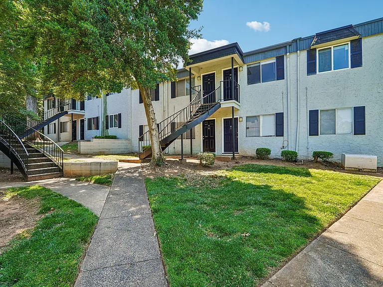 Somerset Apartments — Photo 10