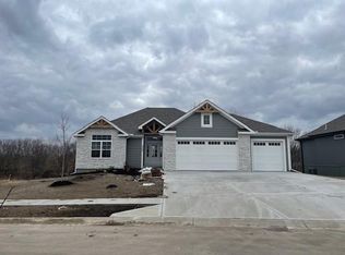 2004 Foxtail Point, Kearney, MO 64060