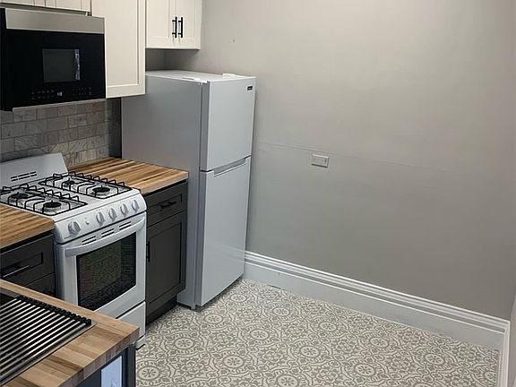 4th image of 950 N Ogden St APT 5