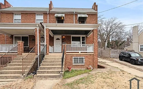 414 Chesapeake St SE — Photo 1