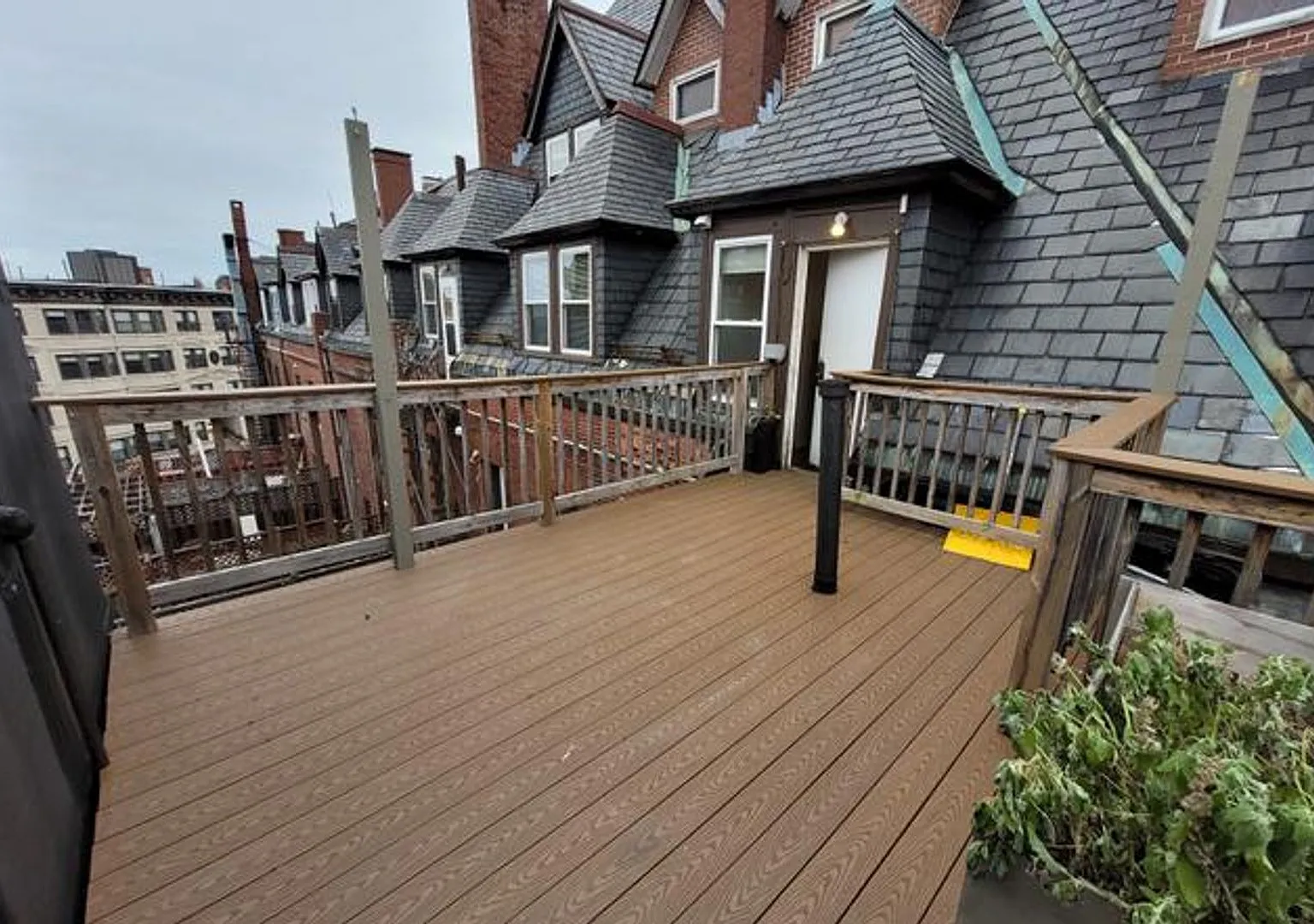 Charming 3 Bedroom-No Broker Fee — Photo 1