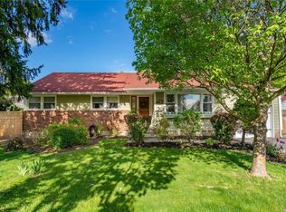 27 Ridge Dr, Glen Cove, NY 11542