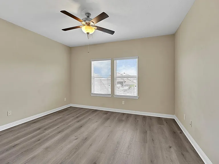 614 Imperial Blvd — Photo 16