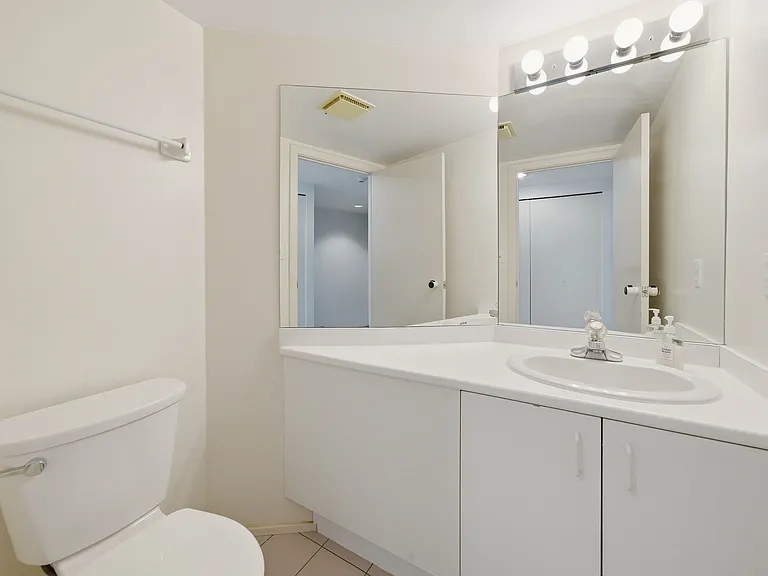 1500 Howe St #902 — Photo 10