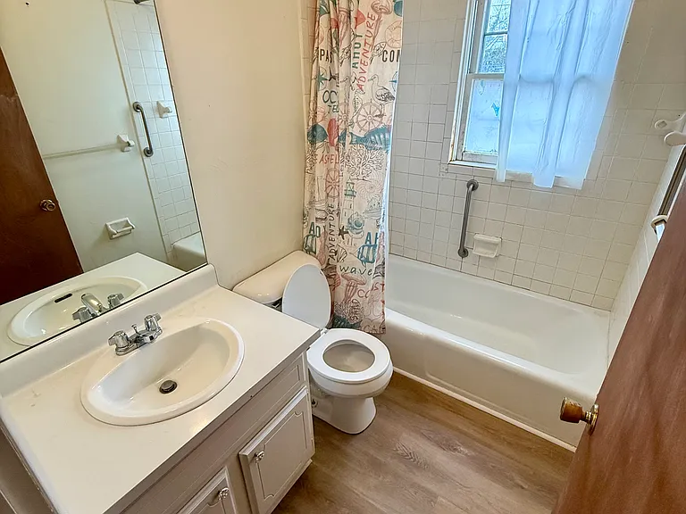 435 W 10th St #8 — Photo 7
