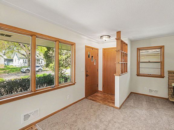 4th image of 2813 40th Ave S