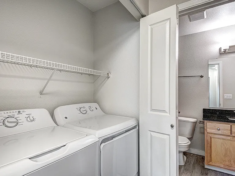 Bradley Park Apartments — Photo 12