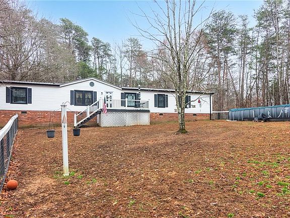 5th image of 235 Geneva Dr