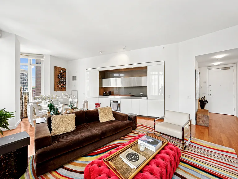 15 William St #28E — Photo 3