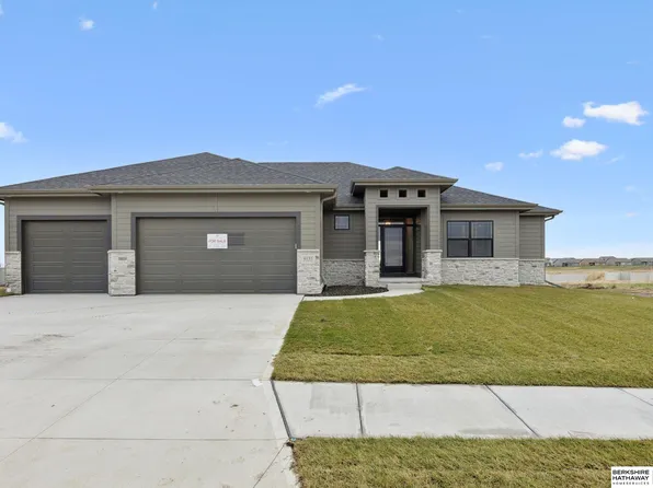 6131 S 215th Cir, Elkhorn, NE 68022