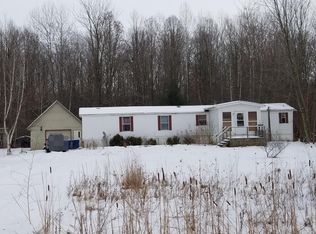 4906 N Water Rd, Sanford, MI 48657