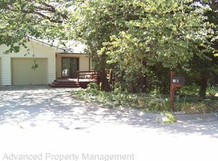 730 Ridgewood Dr, Manhattan, KS 66502