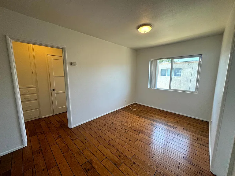 1935 Cloverfield Blvd — Photo 46