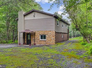 389 Clearview Dr, Long Pond, PA 18334