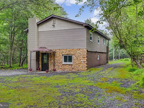 389 Clearview Dr, Long Pond, PA 18334