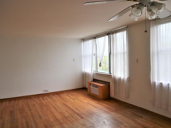 3rd image of 4300 W Ford City Dr APT 503