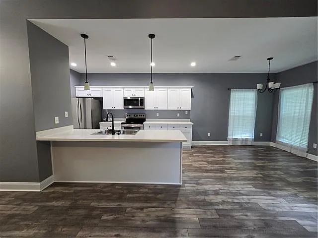 3 bed, 2.0 bath, 1358 sqft, $1,950 — Photo 3