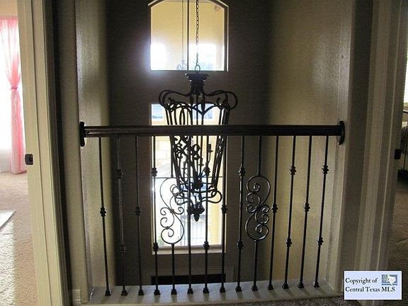 5th image of 2225 Windsor Pl