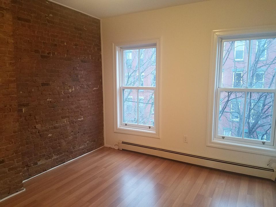 Living room w/ exposed brick wall