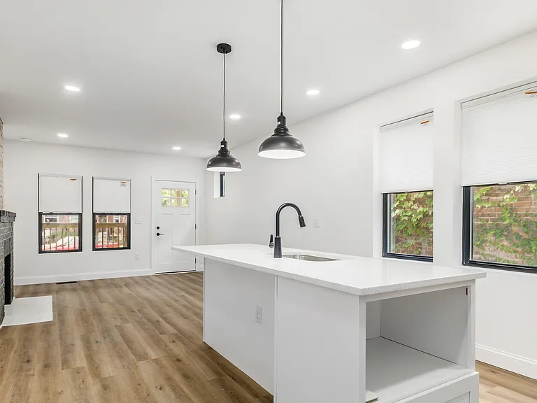 1671 Oak St — Photo 15
