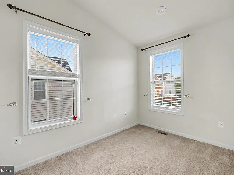 23108 Sunbury St — Photo 30