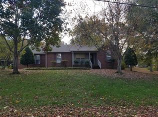804 Hunters Crossing Ln, Springfield, TN 37172