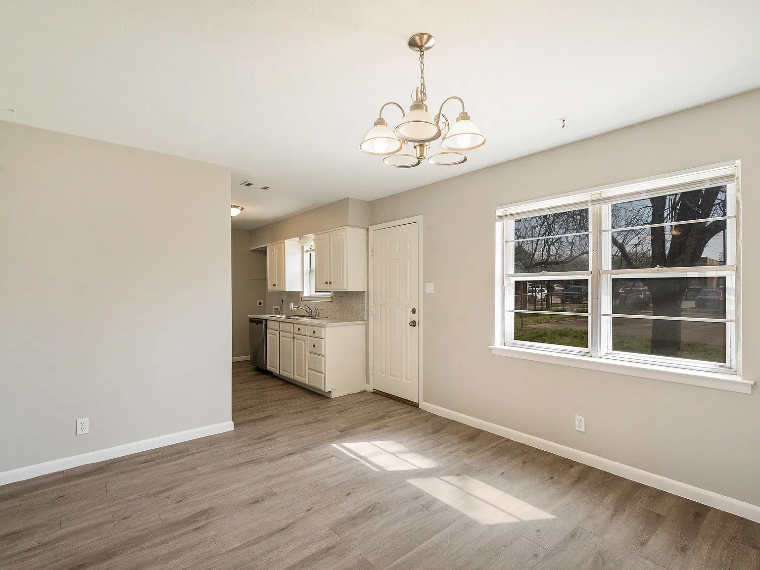 4 bed, 2.5 bath, 1372 sqft, $1,895 — Photo 4