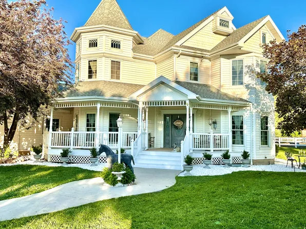 2334 S Falcon Way E, Huntsville, UT 84317