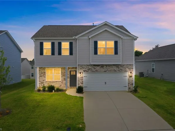 1420 Carisbrooke Dr, Mebane, NC 27302