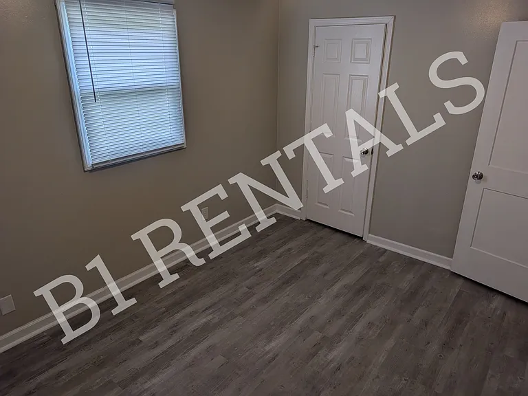 1020 Bennett St — Photo 6