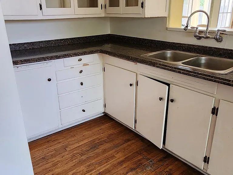 631 Lafayette Dr NE — Photo 8