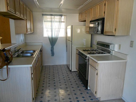 2nd image of 221 N Lamb Blvd