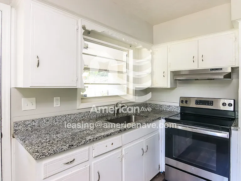 1362752_007_kitchen_7.jpg