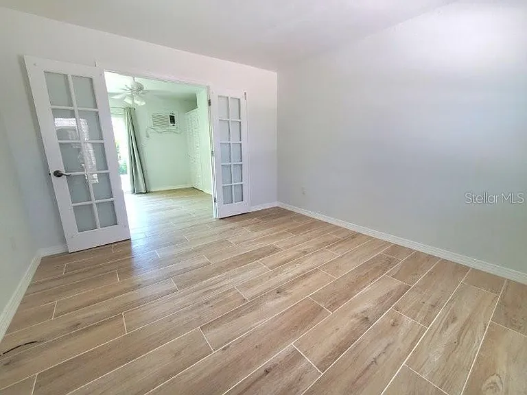 461 W Marion Ave #B — Photo 4