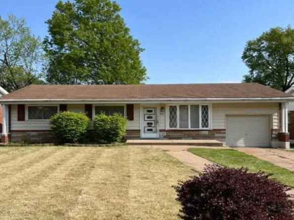917 Marias Dr, Saint Louis, MO 63137