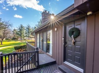 12 Kingsberry Dr, Somerset, NJ 08873