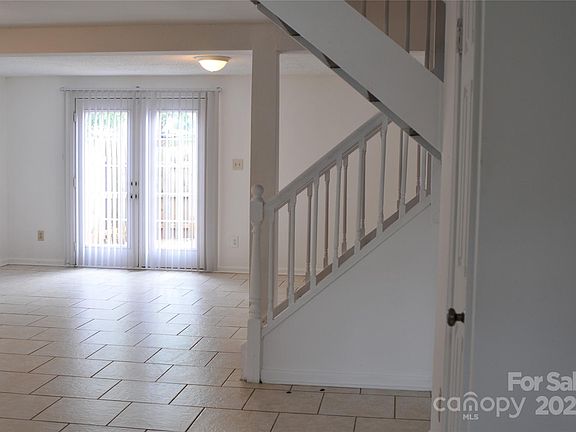 2nd image of 9626C Vinca Cir