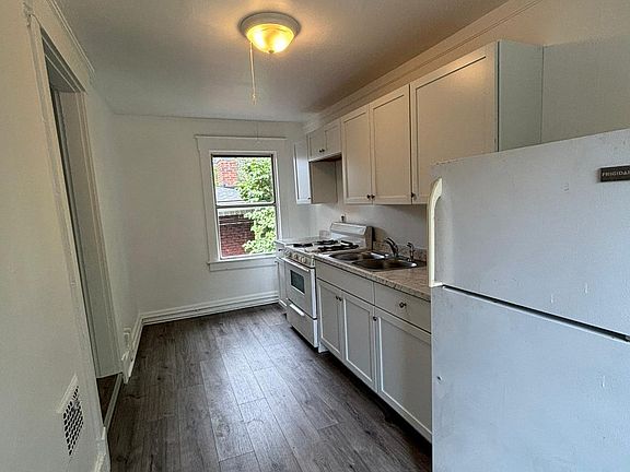 3rd image of 1123 S Brook St #11428659