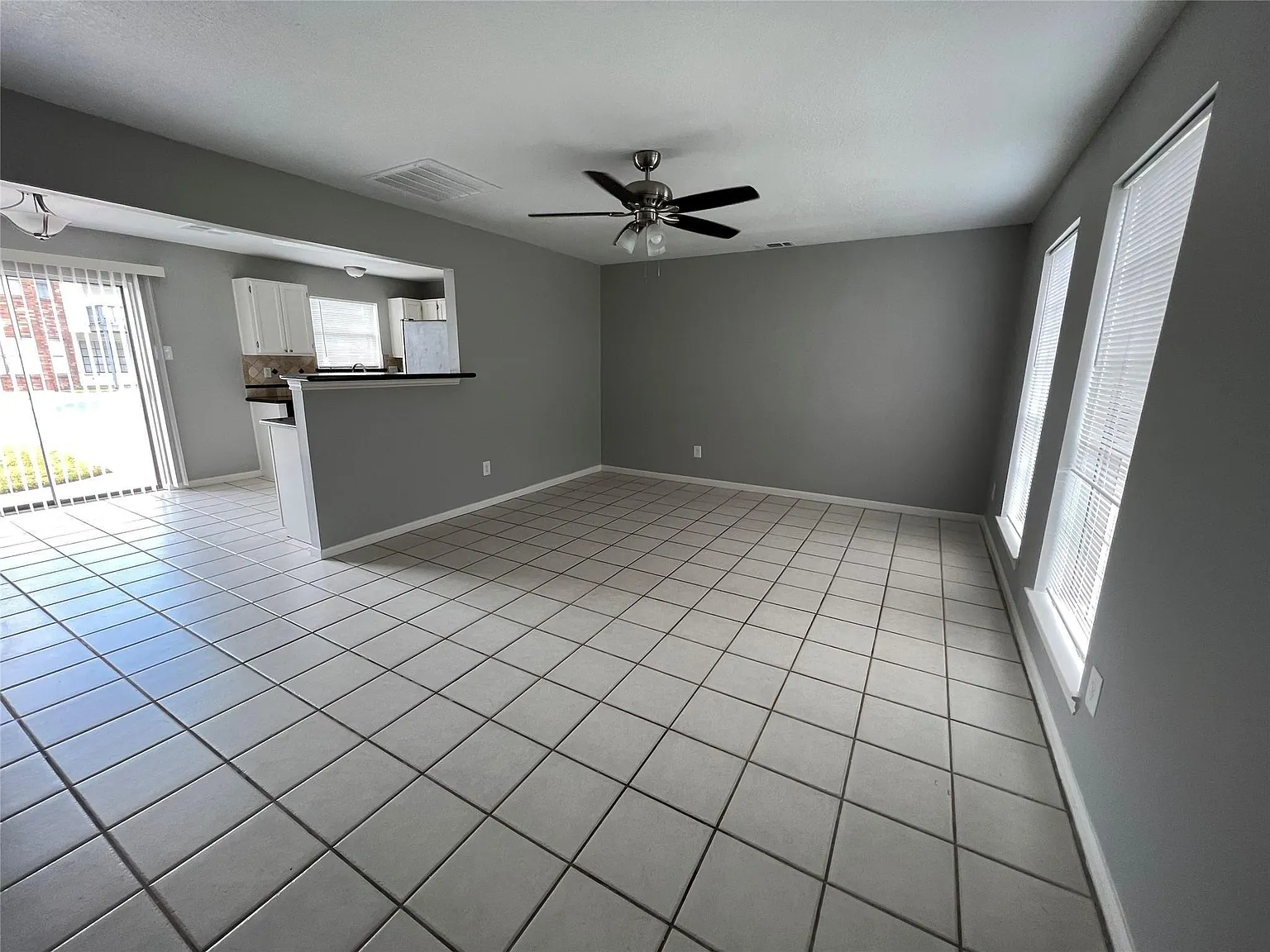 3 bed, 2.0 bath, 1825 sqft, $1,695 — Photo 3