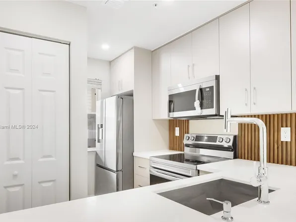 7991 NW 8th St APT 112B, Miami, FL 33126