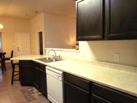 3rd image of 19 Willow Dr