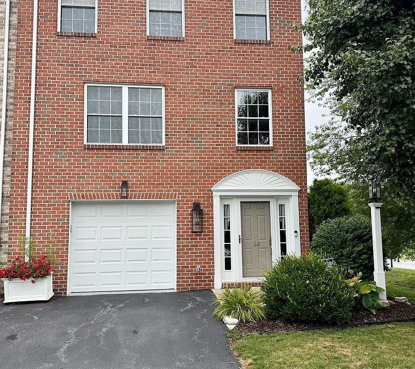 1st image of 102 Lorenzo Ct #102