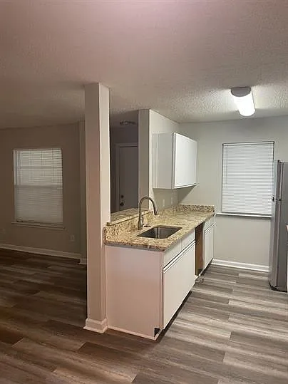 403 S Thomas Rd #E — Photo 5