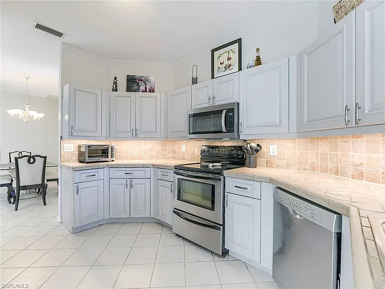8529 Fairway Bend Dr — Photo 10