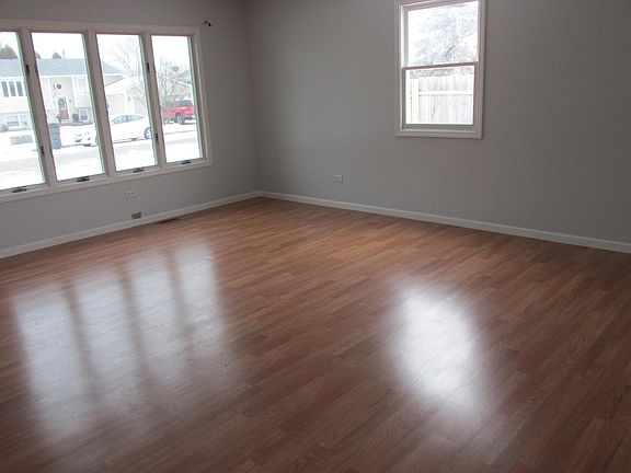 5th image of 1308 Lizabeth Ln